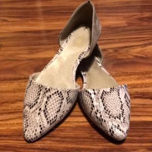 Two toned pointed flats